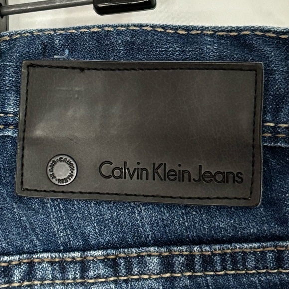 Calvin Klein Medium Wash, Medium Rise, Skinny Narrow Leg, Black Label Jeans - 36 - Picture 11 of 16